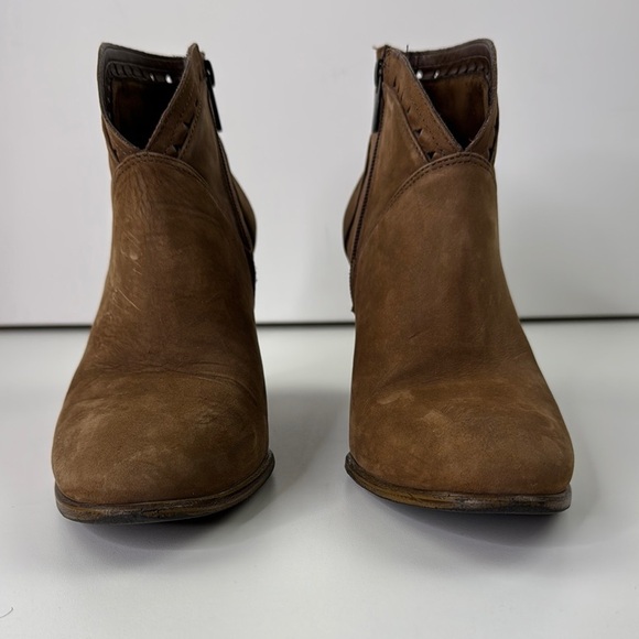 Vince Camuto Brown Heeled Boots with Chunky Heel and Western Design - Picture 2 of 14